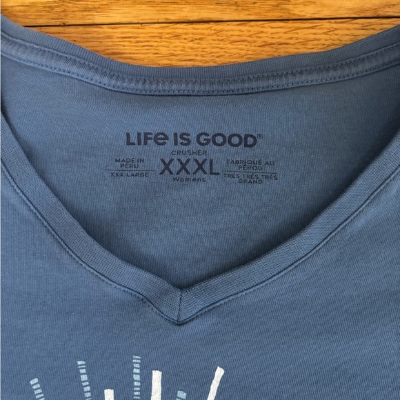 Life is Good Crusher Tee Women’s XXXL Blue Graphic Tshirt Vneck Casualwear Top - Picture 3 of 7